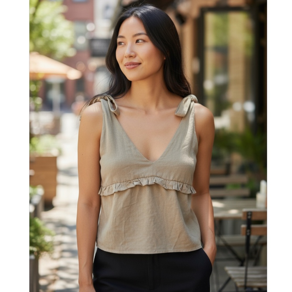 🍓 29-NWOT Elegant Green Sleeveless Top